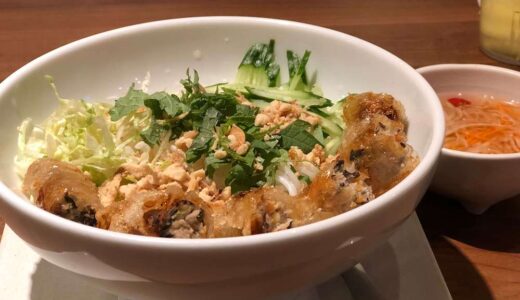 新宿でおすすめのベトナム料理：パインセオ サイゴン